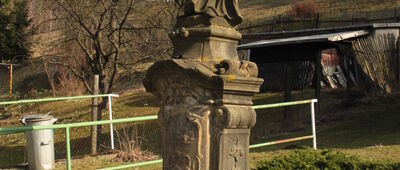 Jablonné nad Orlicí, rozc. ↔ Orličky [Pomnik św. Jana Nepomucena w Orlickach. 21 marca 2014 r.]