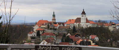 Výrov, Juránkova vyhlídka [Juránkova vyhlídka na zamku Výrov. Widok na Nove Mesto nad Metuji. 6 listopada 2010 r.]