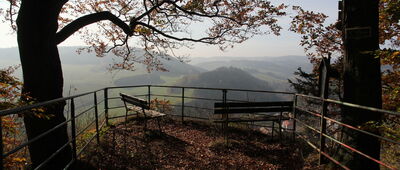 U Vysokého kamene ↔ Nad Horním Dřevíčem [Punkt widokowy na Wysokim Kamieniu nad Starkovem.]