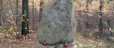 Zalew Łęg [Obelisk Gwardzistów - został usunięty w związku z wejściem w życie ustawy "dekomunizacyjnej"]