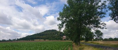 Grodziec, Droga do Zamku ↔ Grodziec [widok na Grodziec]