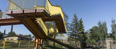 Lubań, ul. Wąska ↔ Lubań, ul. Lwówecka [Kładka przed remontem. Obecnie odremontowana.]