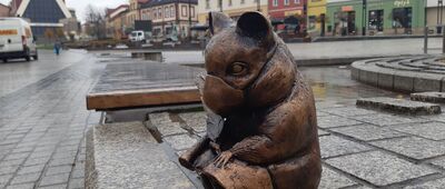 Jaworzno, muzeum [Posążek Chomika Europejskiego na jaworznickim rynku.]