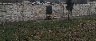 Mikołów, ul. Cmentarna ↔ Mikołów, ul. Św. Wojciecha [Tablica upamiętniająca Jeńców Armii Radzieckiej]