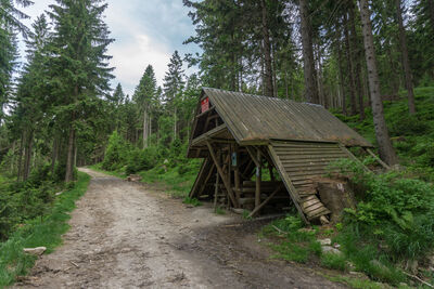 Wiata noclegowa ze źródełkiem