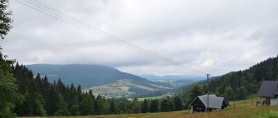 Jeżowa Woda ↔ Młyńczyska, Kopiec [po lewej Modyń 1029m w chmurach]