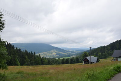 po lewej Modyń 1029m w chmurach