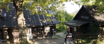 Satina, u korýtka ↔ Pod Lukšincem [Zabudowania gospody U Veličků]